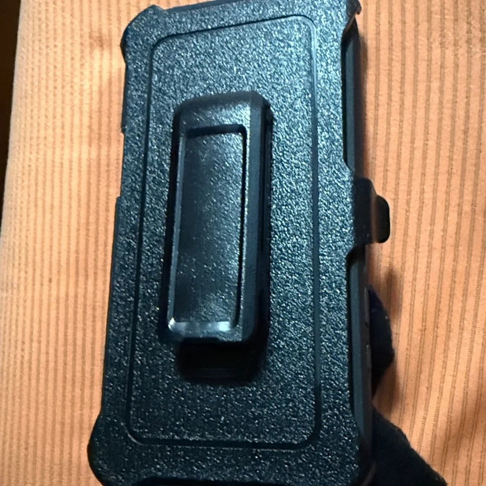 Otterbox Defender Cover (New) For iphone 16 Pro Case with Clip Fit..